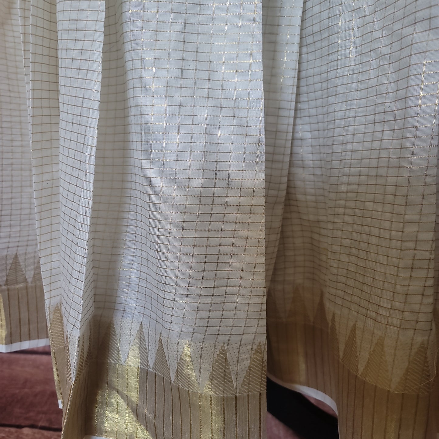Creme color tissue skirt with kasav border(11-12 yrs old)