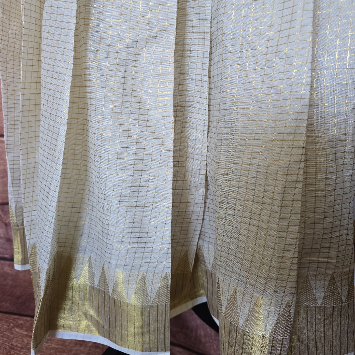 Creme color tissue skirt with kasav border(11-12 yrs old)