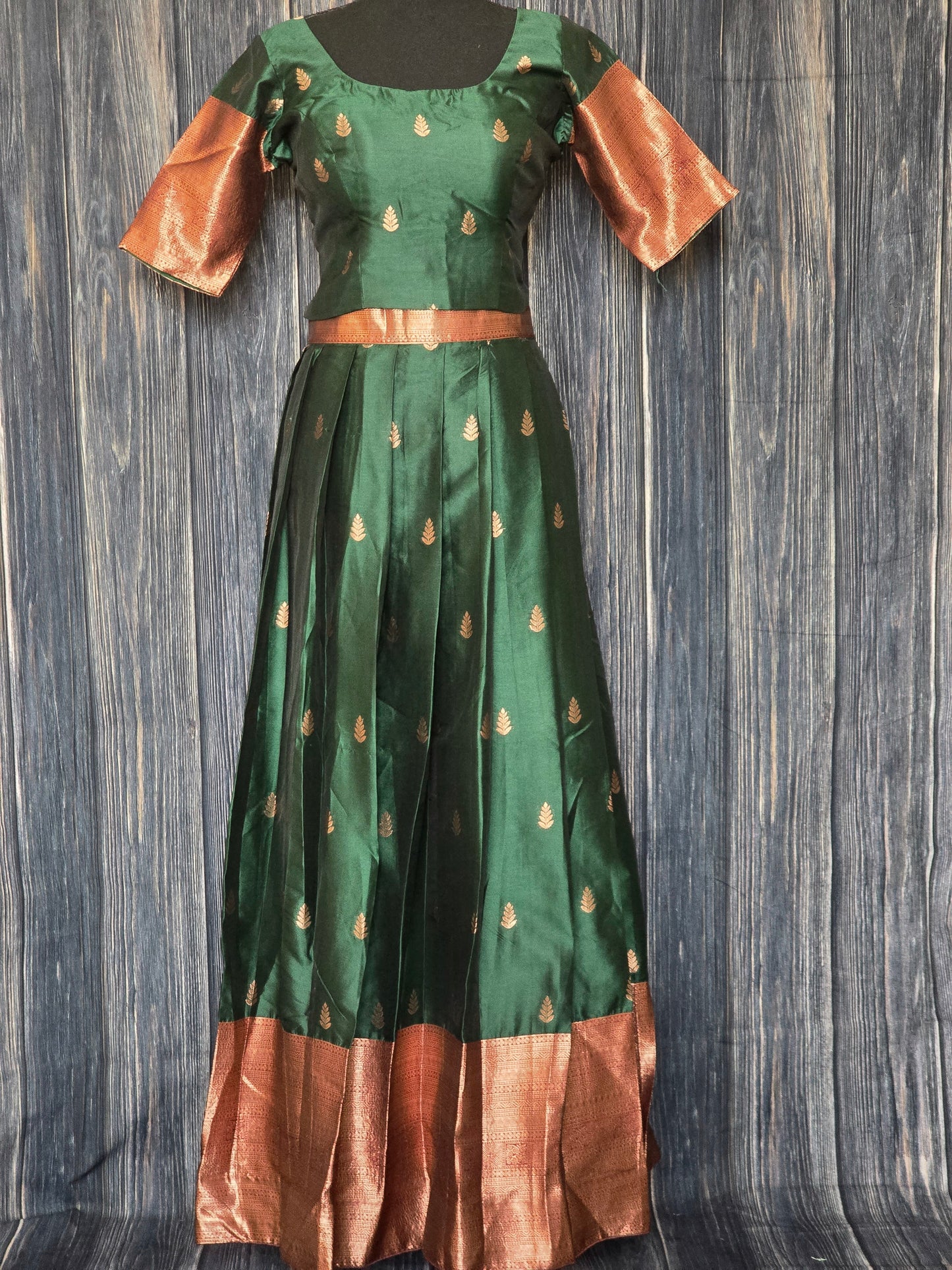 Dhavani (silk) set Bottle green/ maroon