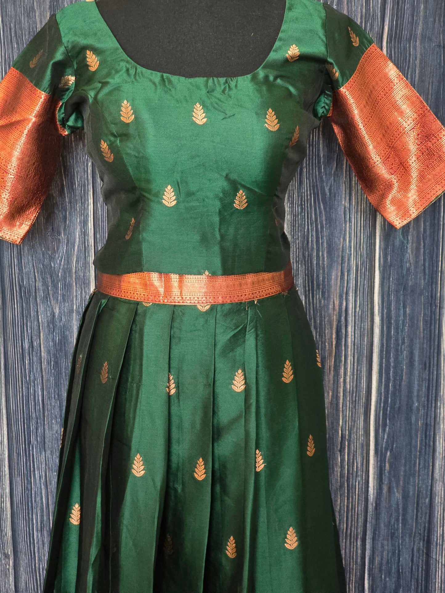Dhavani (silk) set Bottle green/ maroon