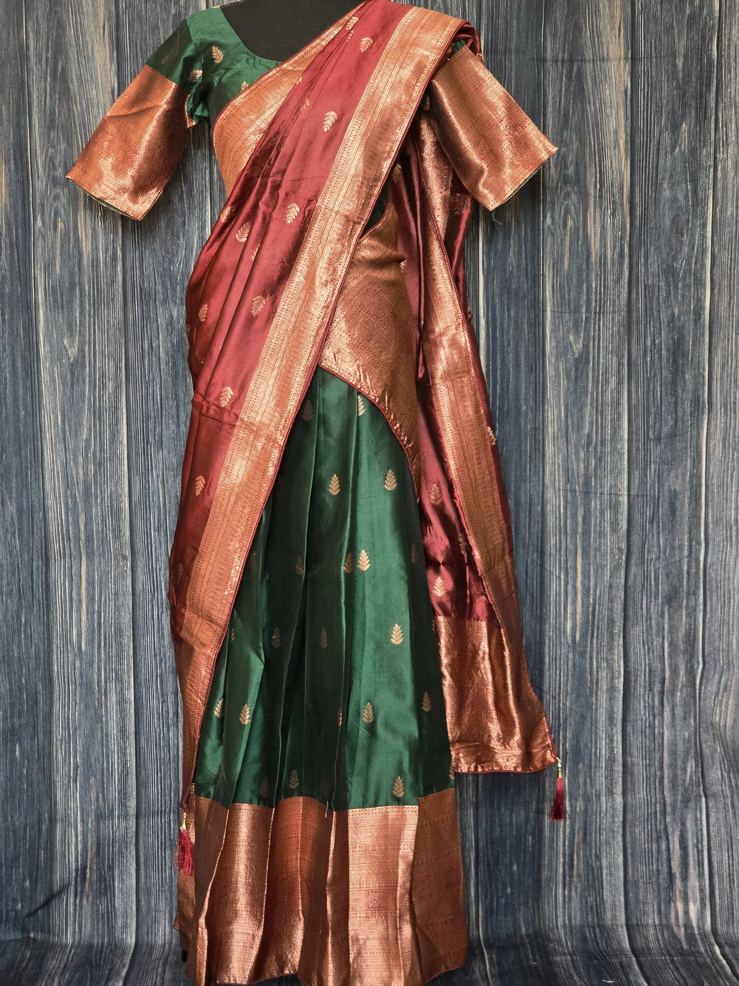 Dhavani (silk) set Bottle green/ maroon