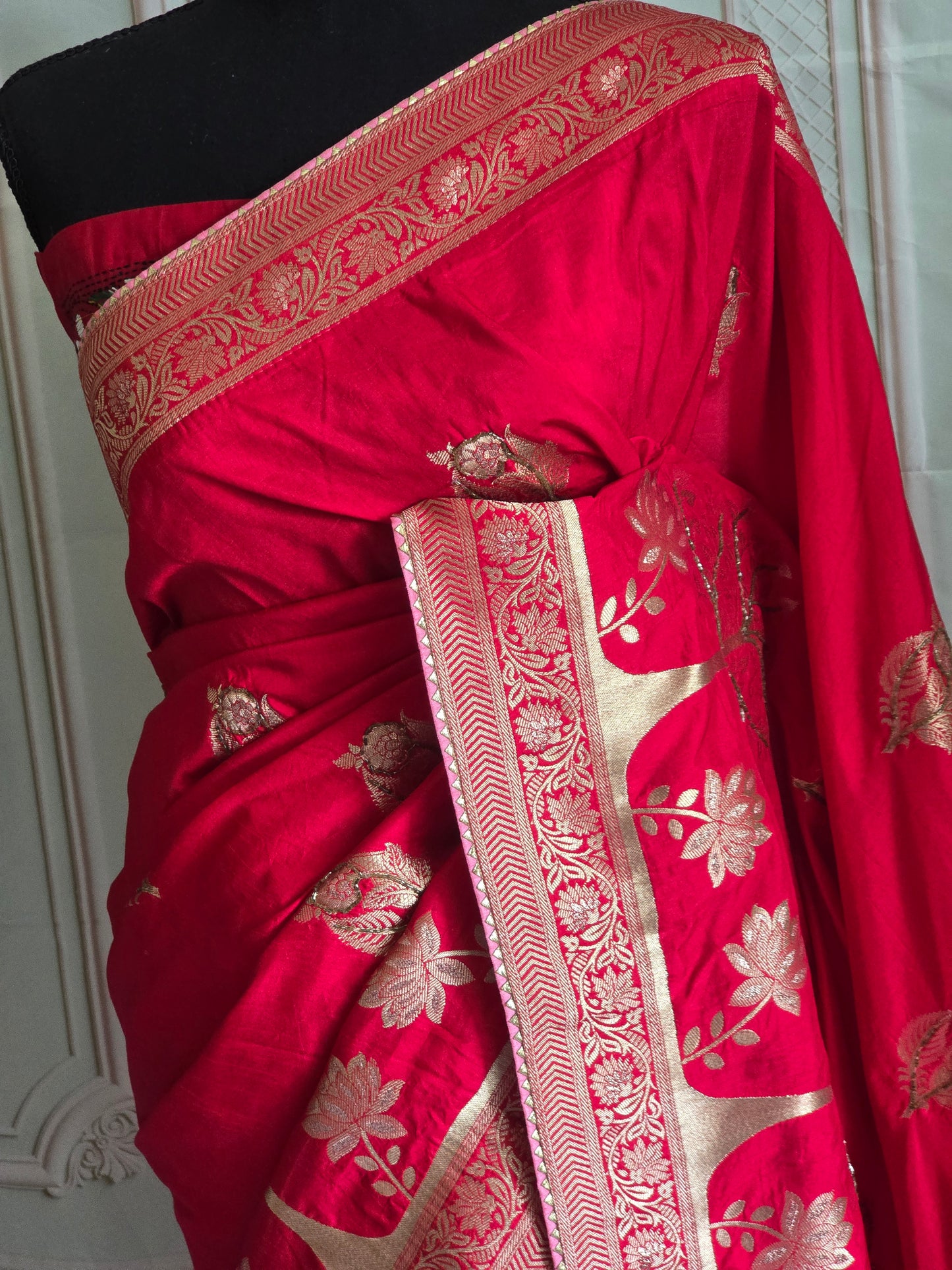Munga banarasi saree with silver gold border-stitched blouse