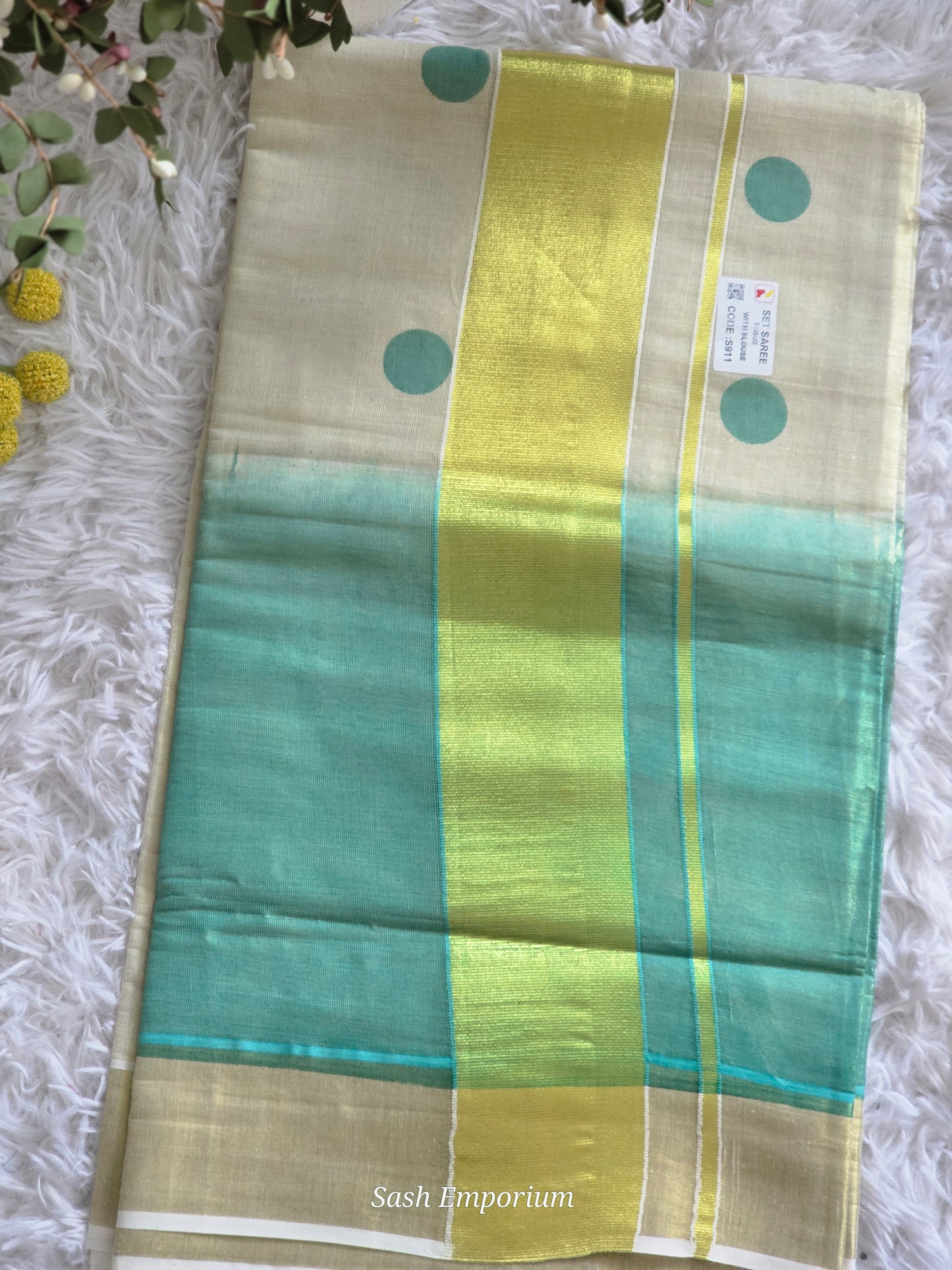 Set saree with polka dots ( duel shade)