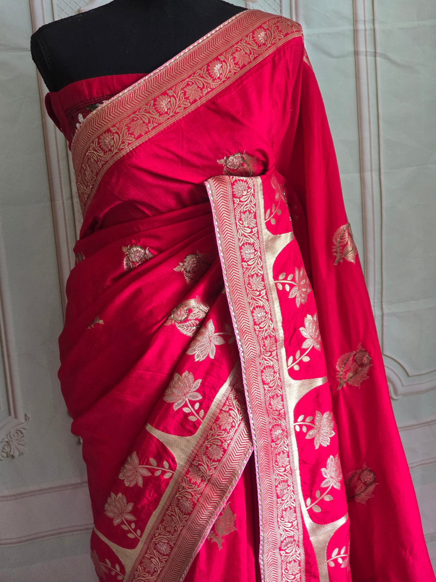 Munga banarasi saree with silver gold border-stitched blouse