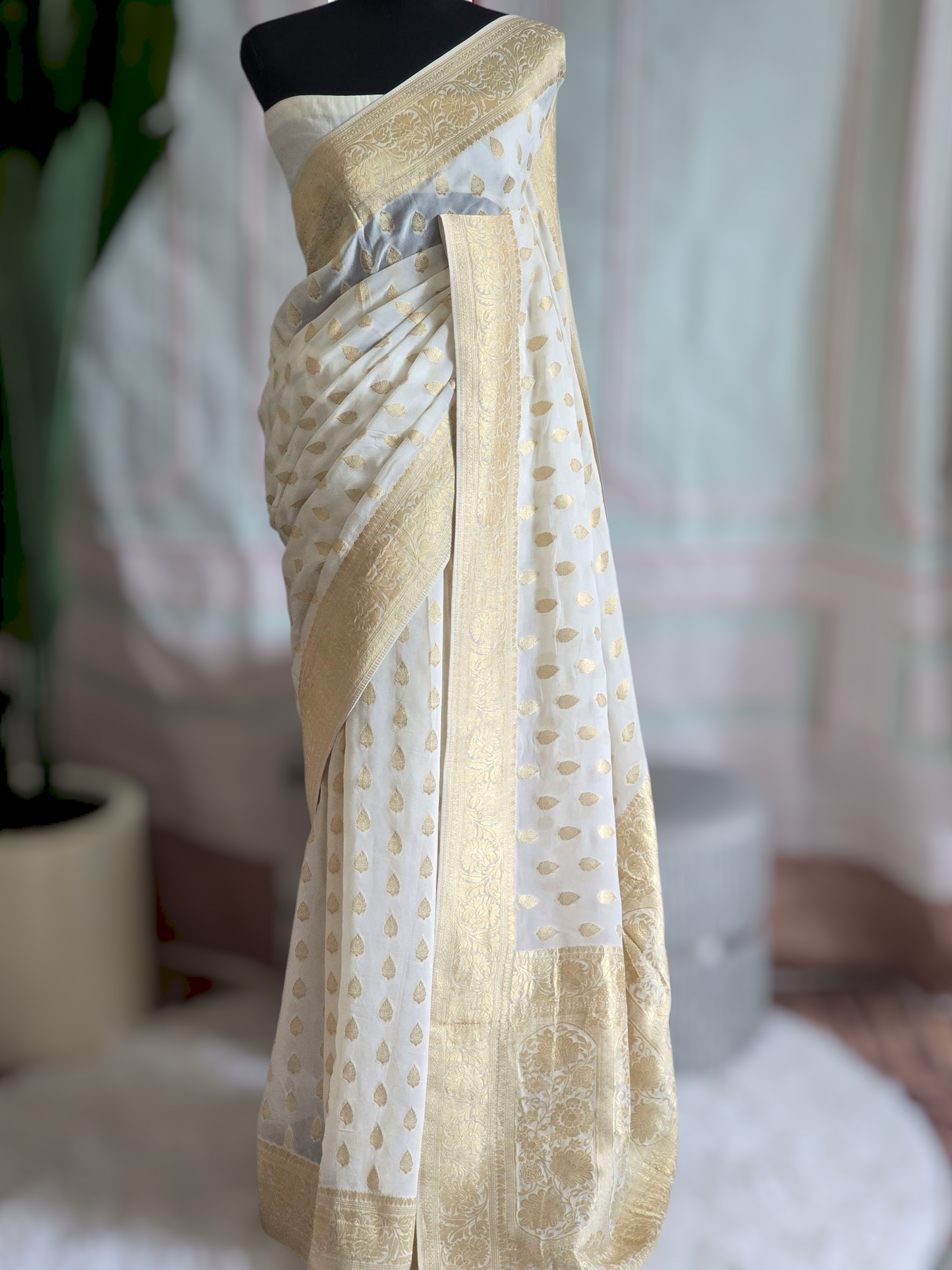 Georgette banarasi saree( Off-white) with banarasi weaving