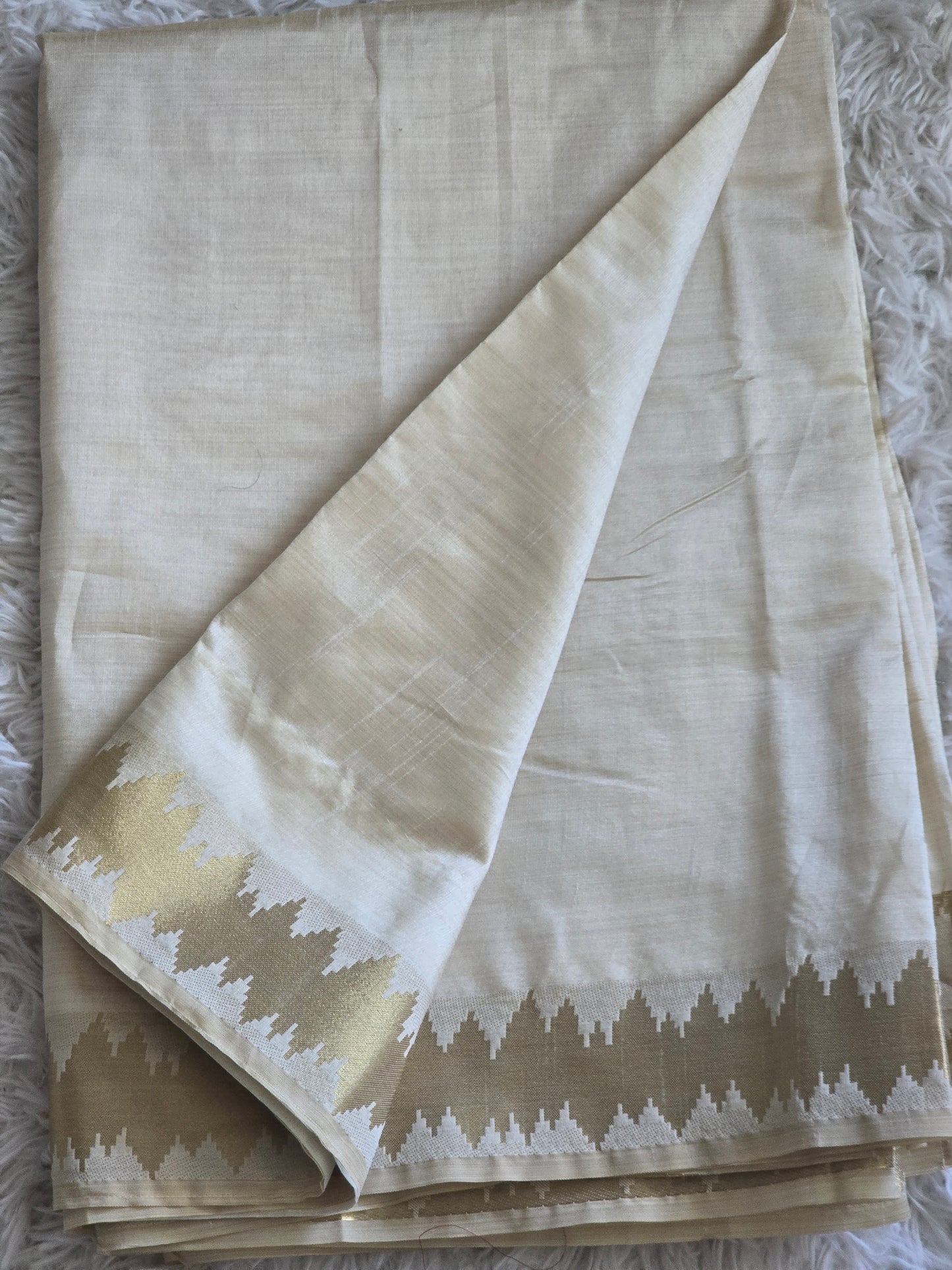 Semi silk traditional saree with golden zari border- stitched blouse