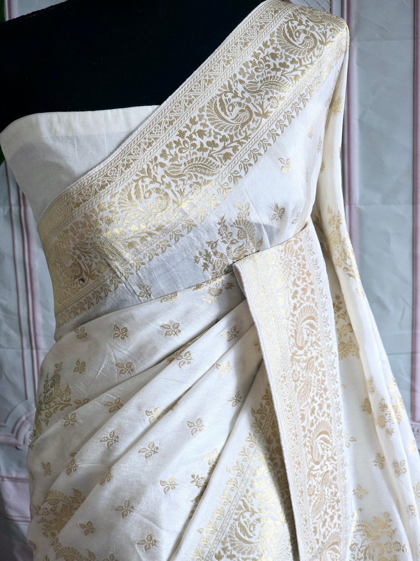 Georgette banarasi saree( Off-white) with banarasi weaving