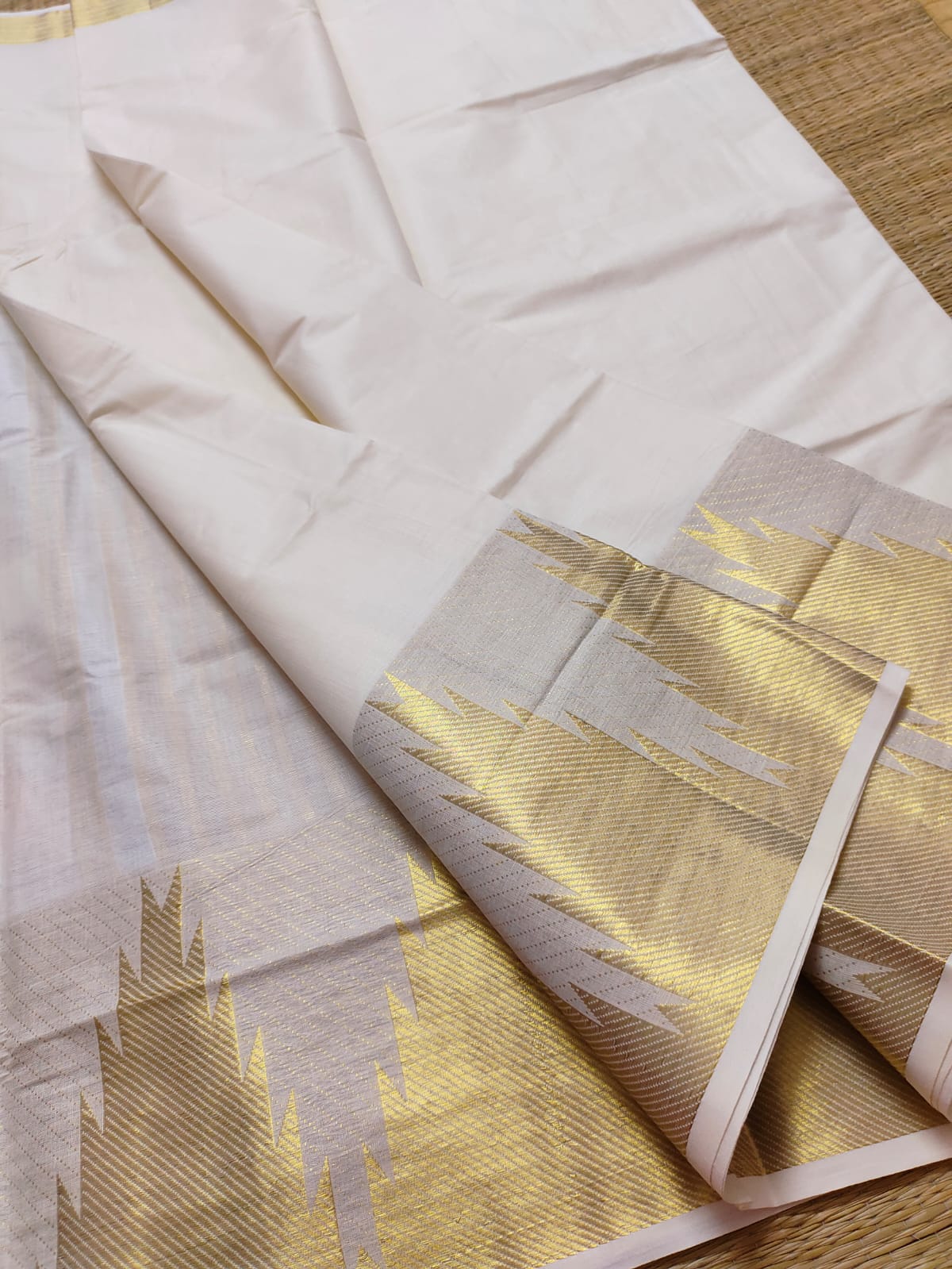 Tissue set saree with border temple design