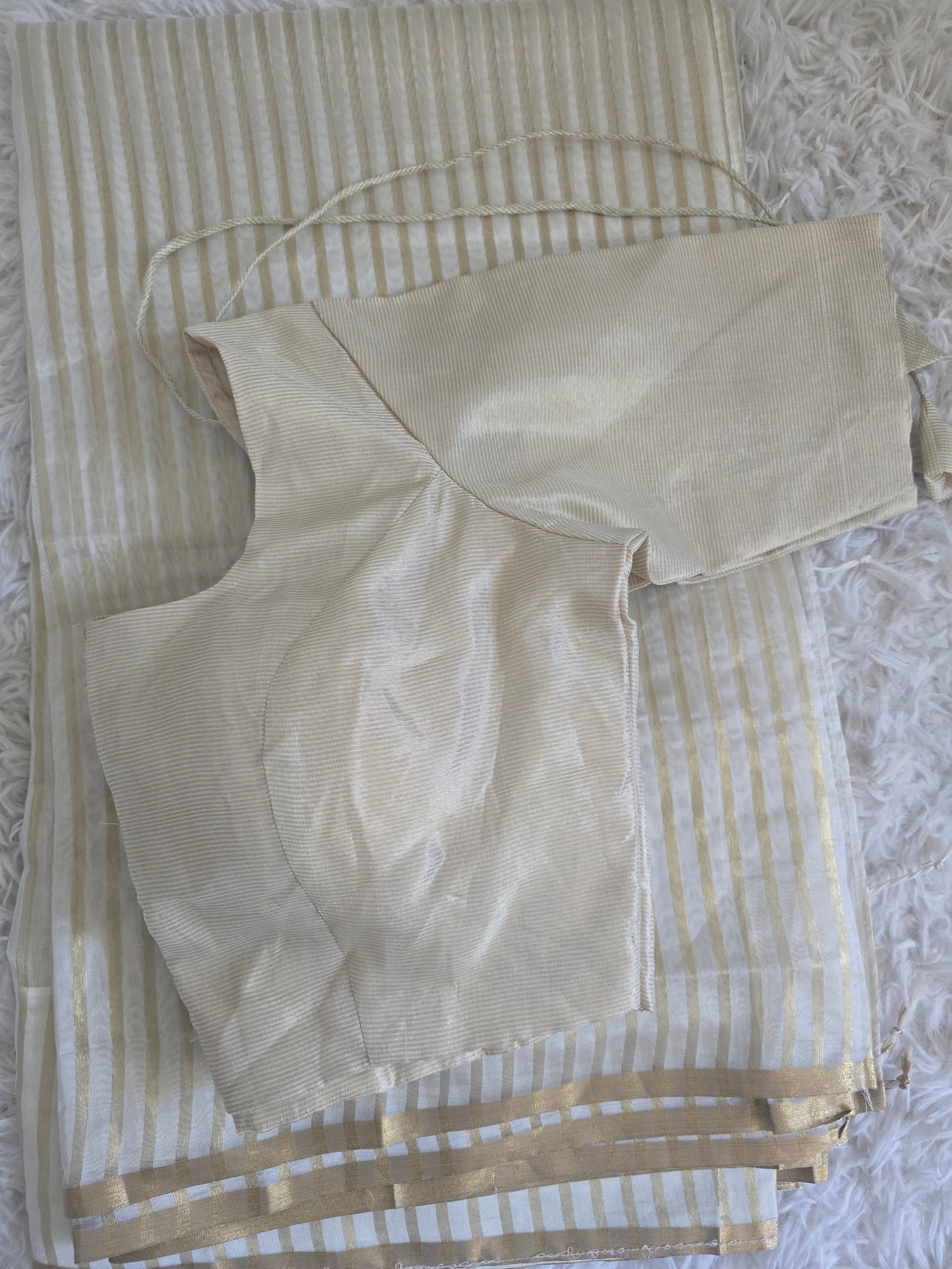 Semi organza saree with stitched blouse(see the description)