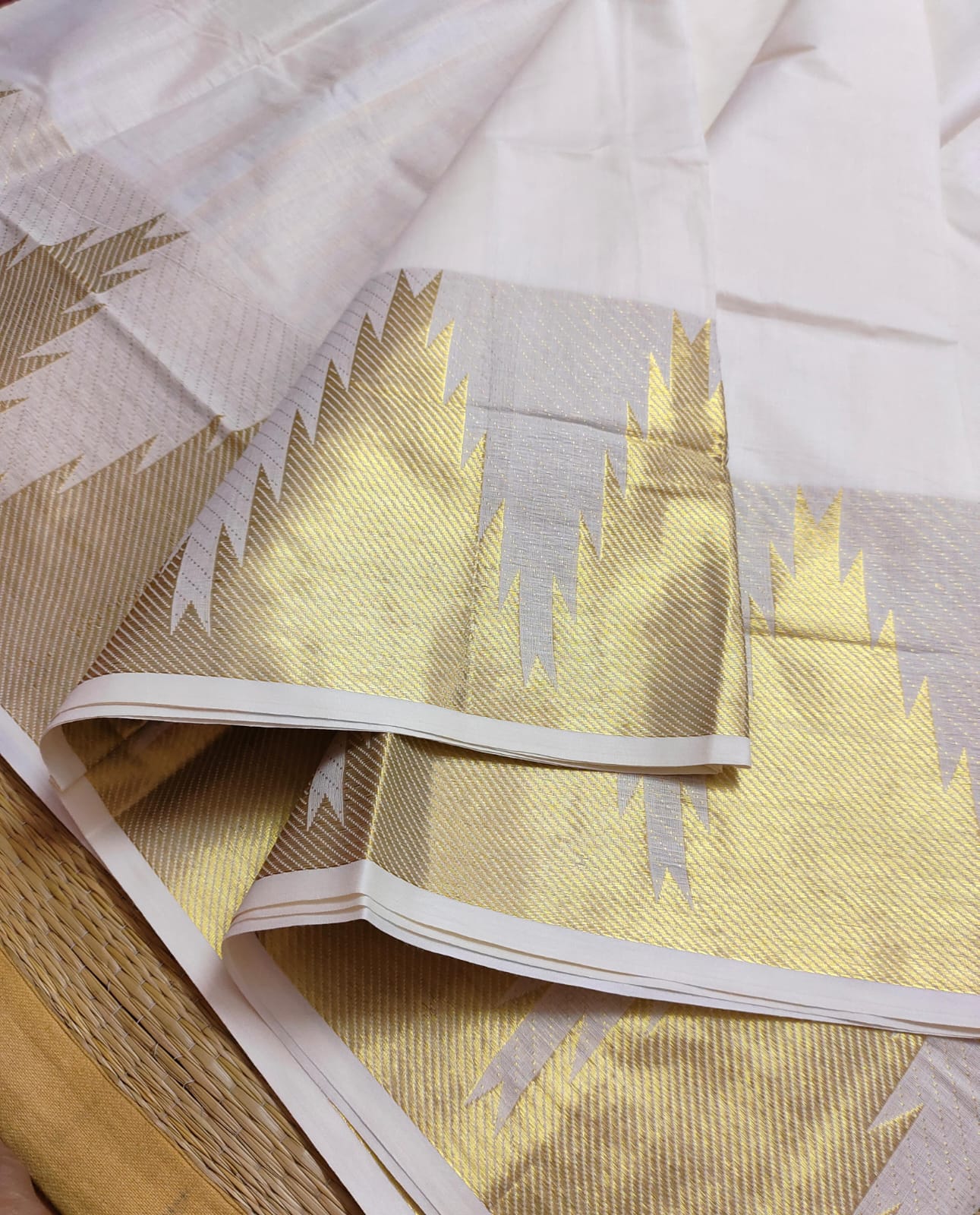 Tissue set saree with border temple design