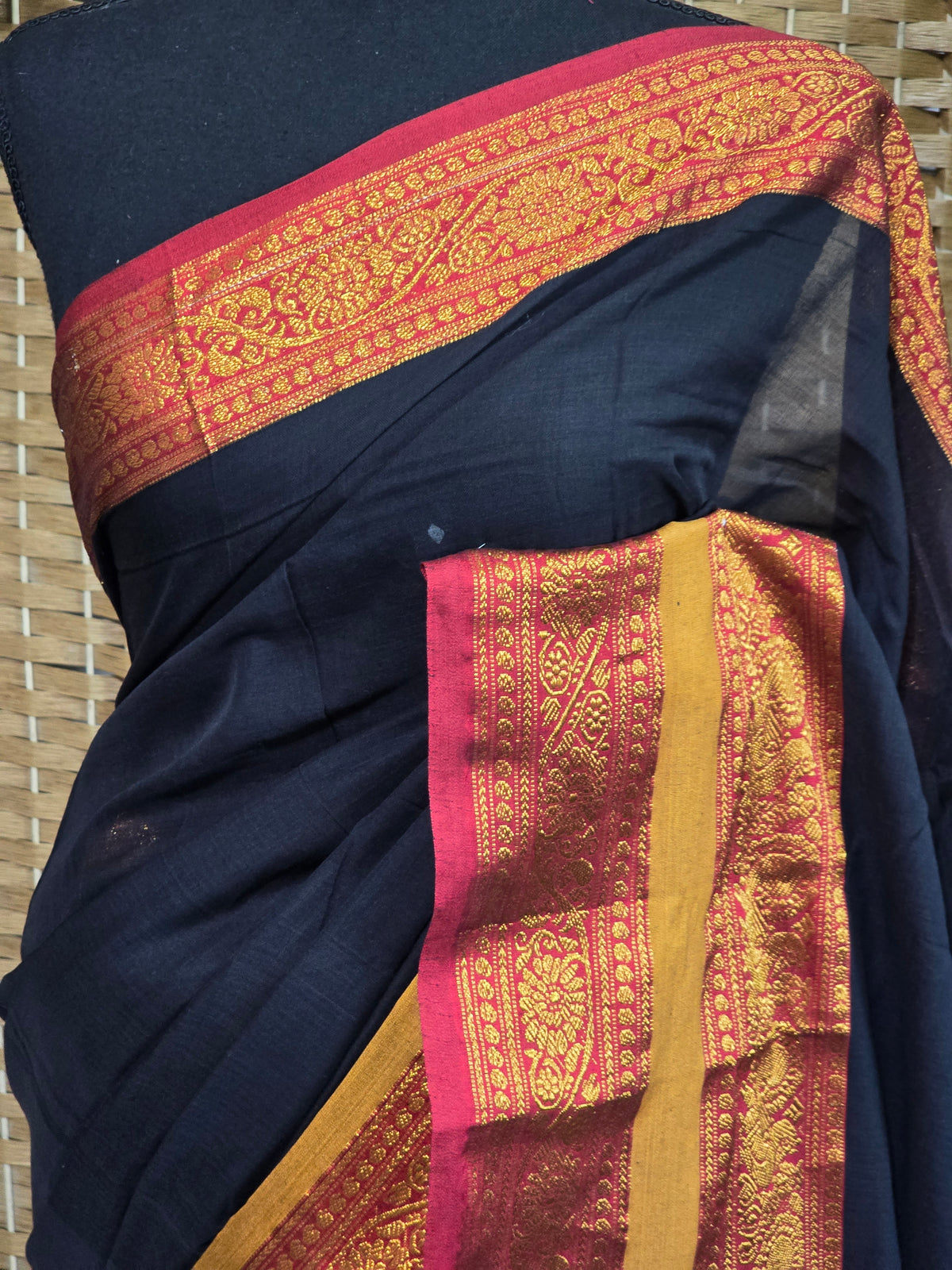 Handloom cotton saree with kanchee border- stitched blouse