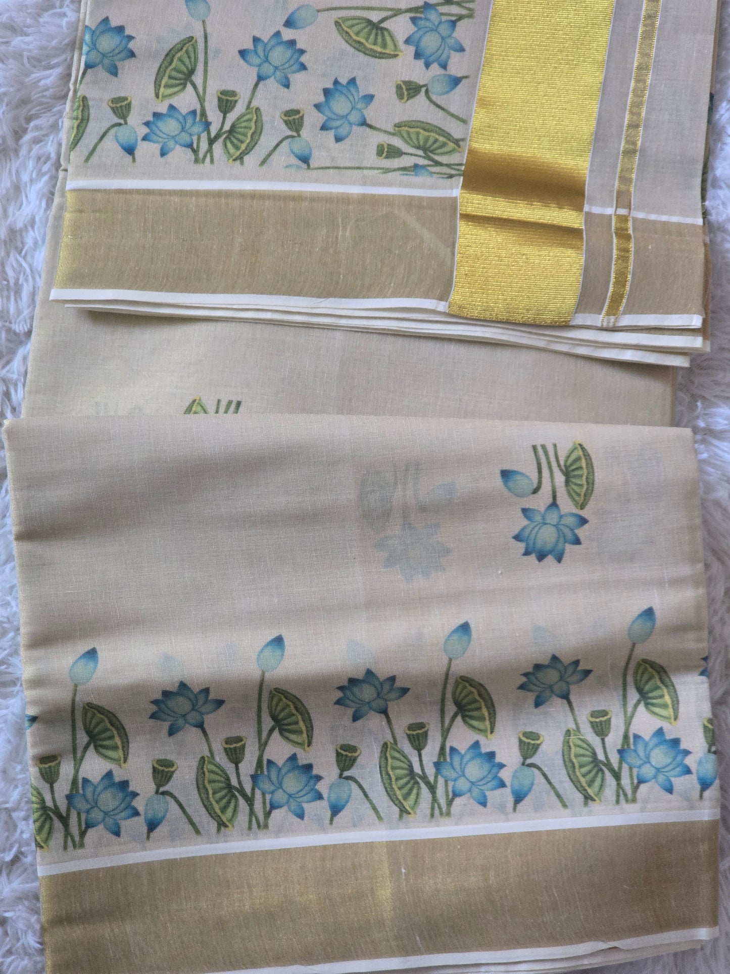 Set saree with floral print