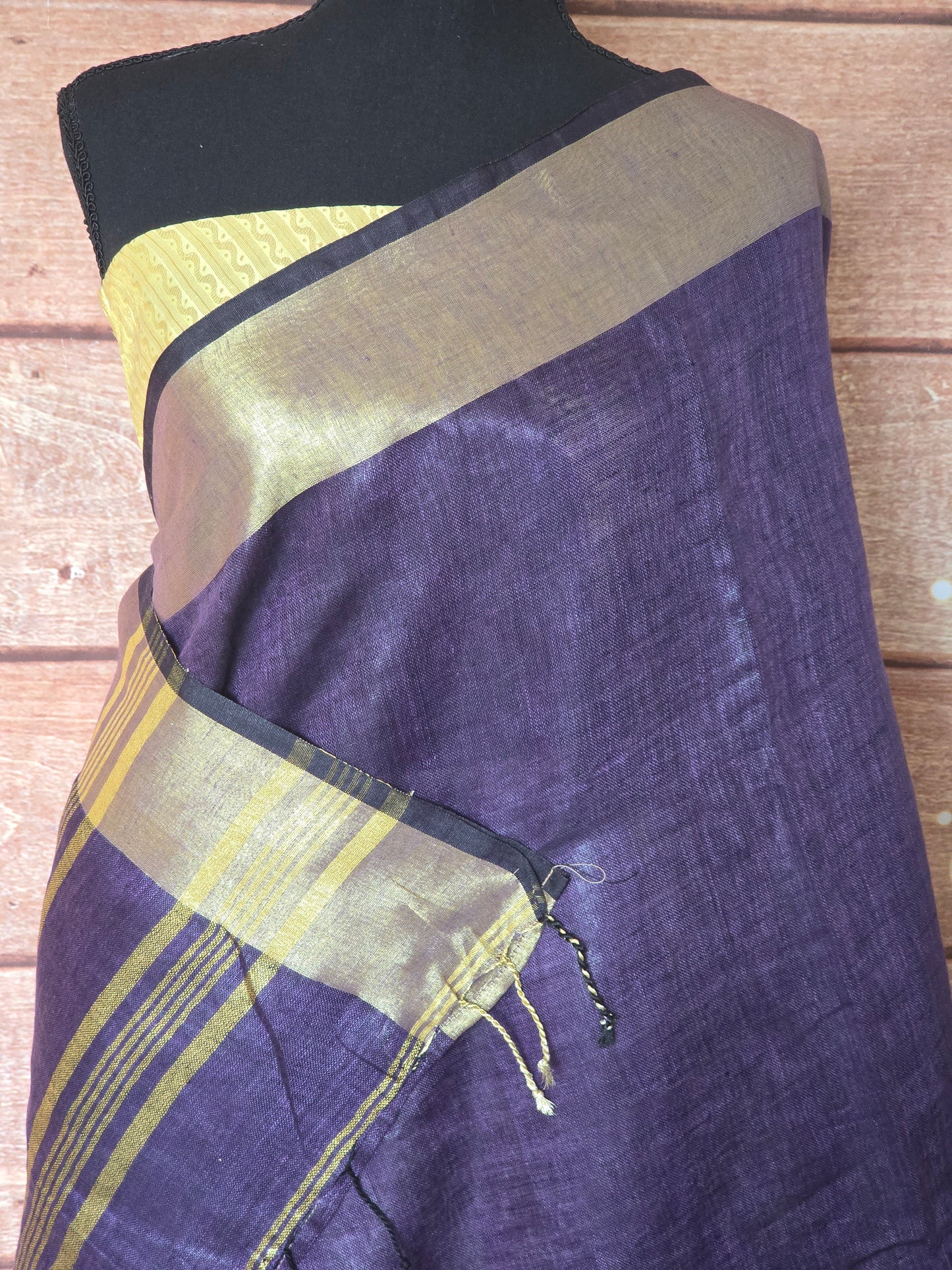 Cotton Linen saree with gold border- Stitched blouse