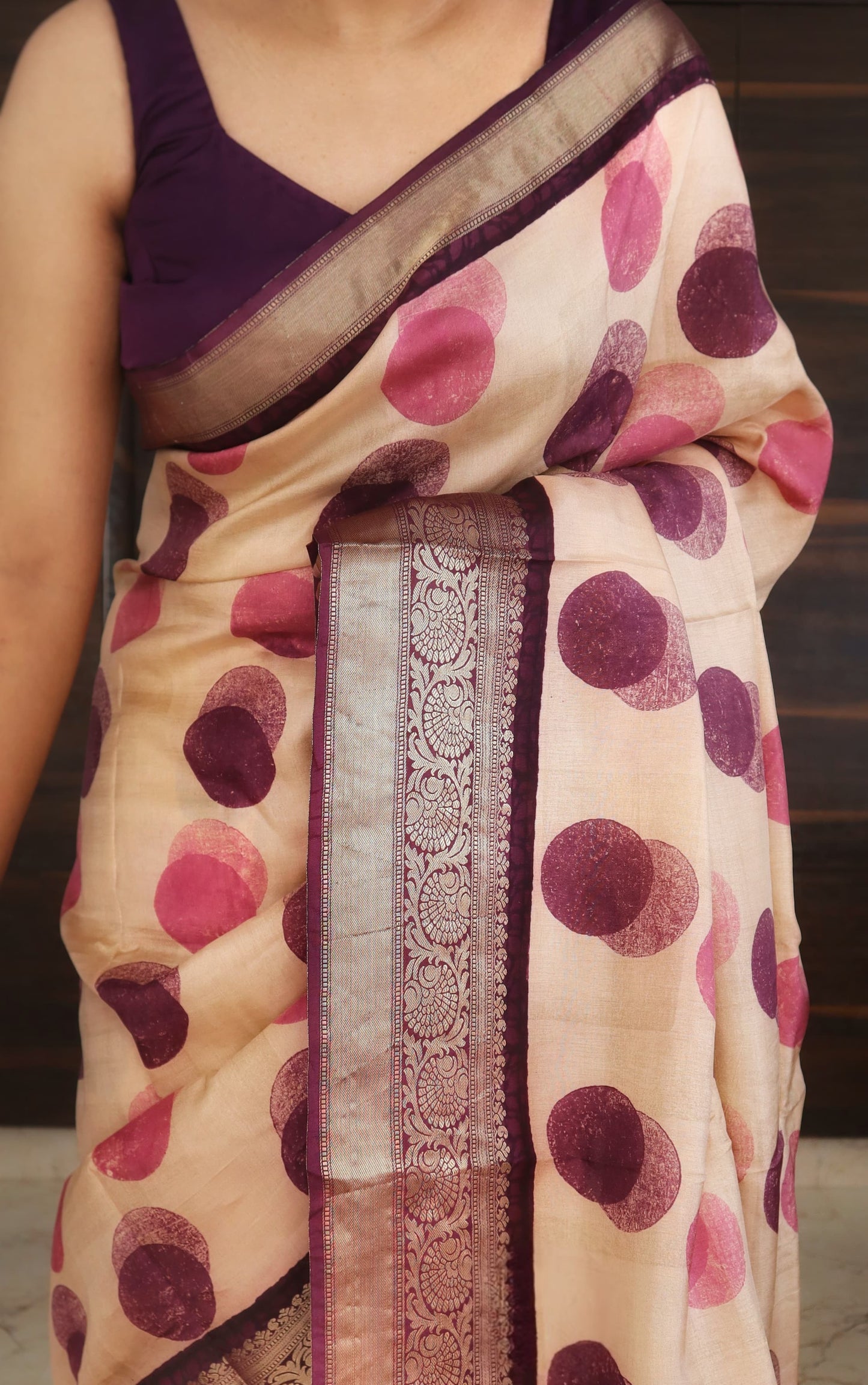 Munga banarasi silk saree with dots design- stitched blouse