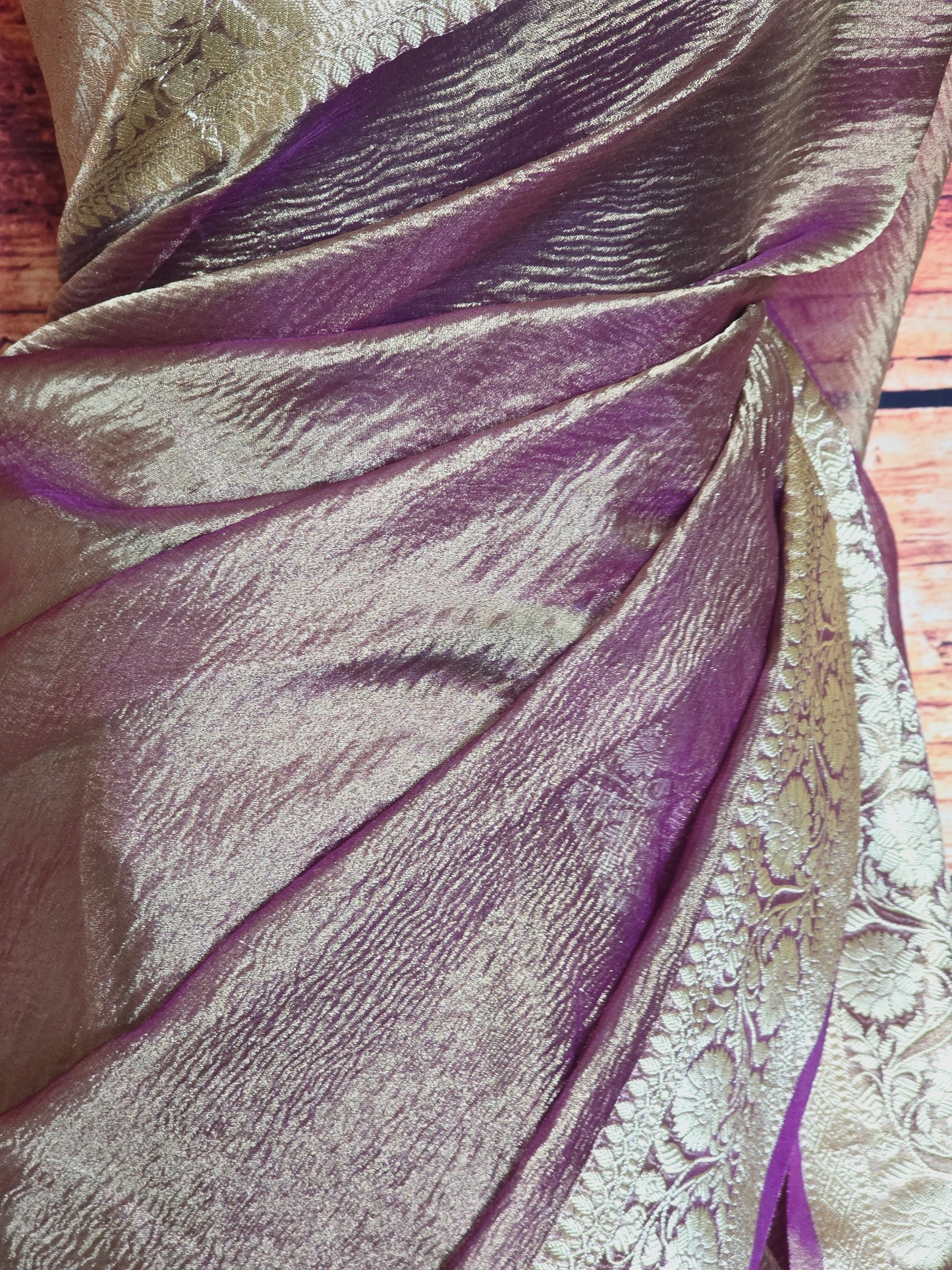 Crushed tissue saree with stitched blouse