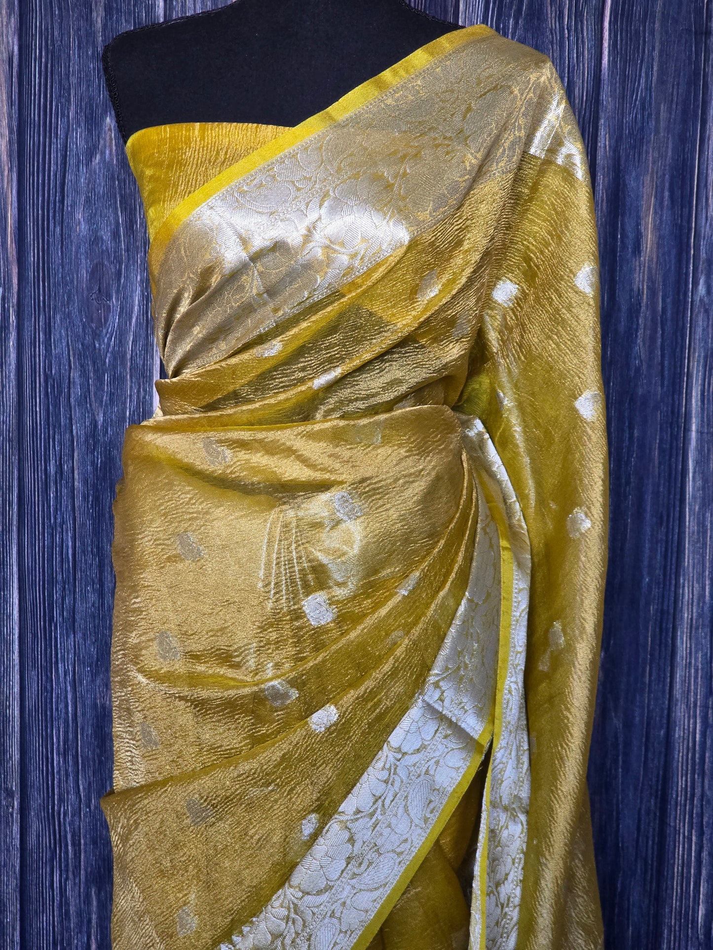 Crushed tissue saree with stitched blouse