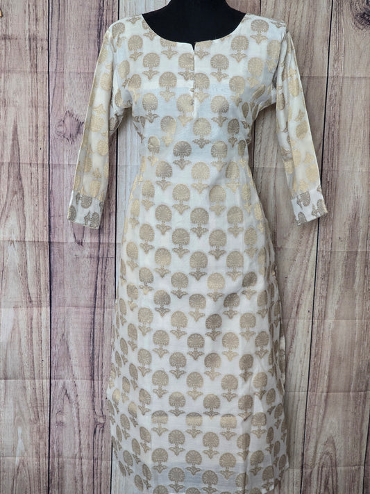 Onam kurti with gold design