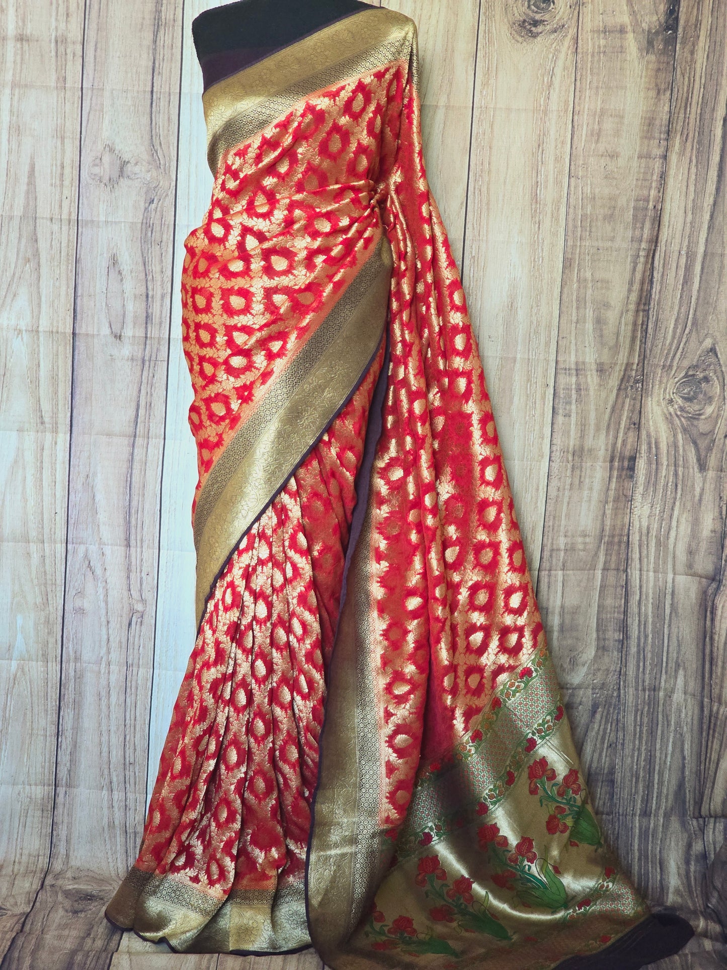 Khaddi georgette (Red/Purple)saree with stitched blouse