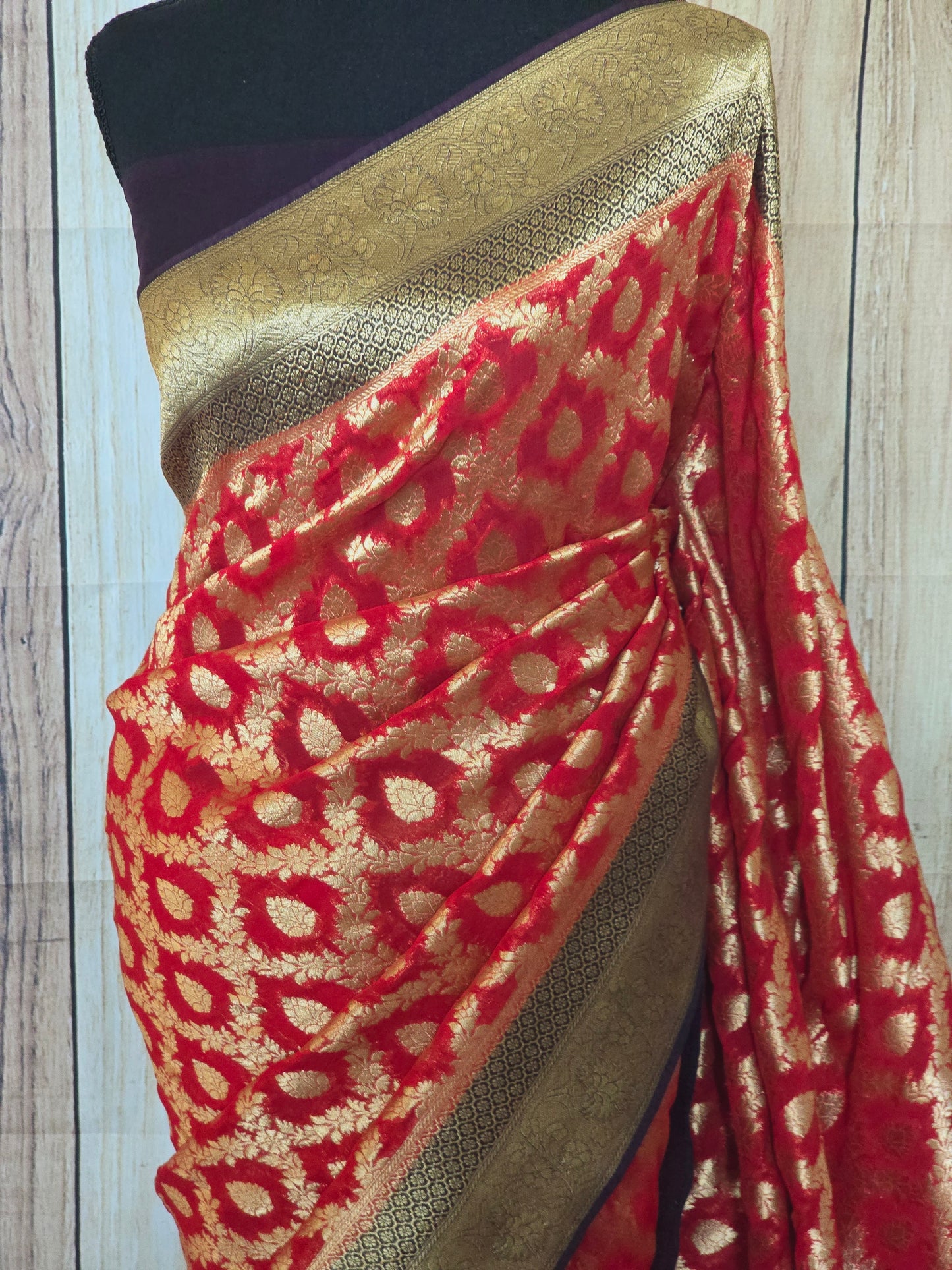 Khaddi georgette (Red/Purple)saree with stitched blouse