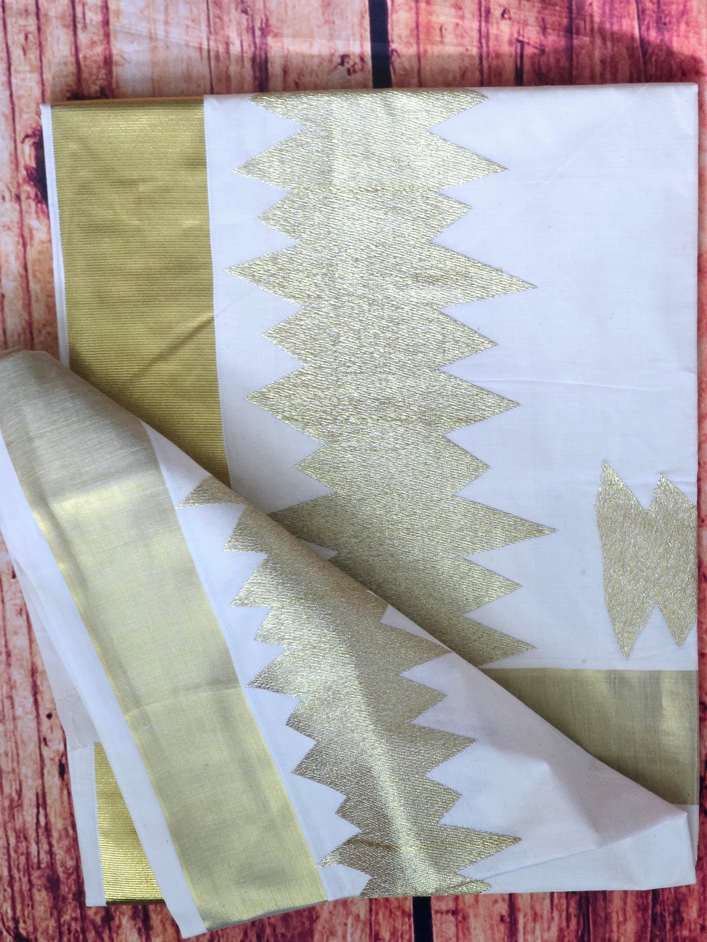 Cotton set saree with gold zigzag design on body