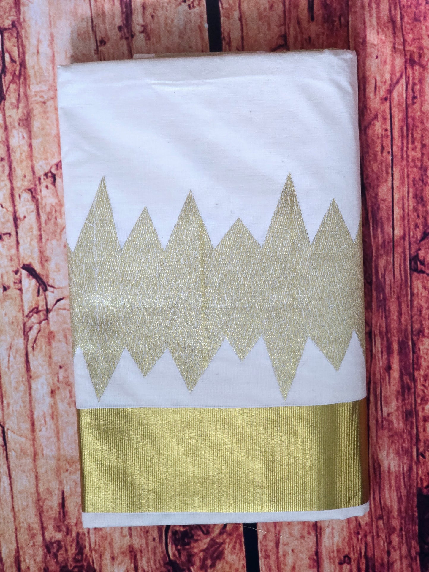 Cotton set saree with gold zigzag design on body