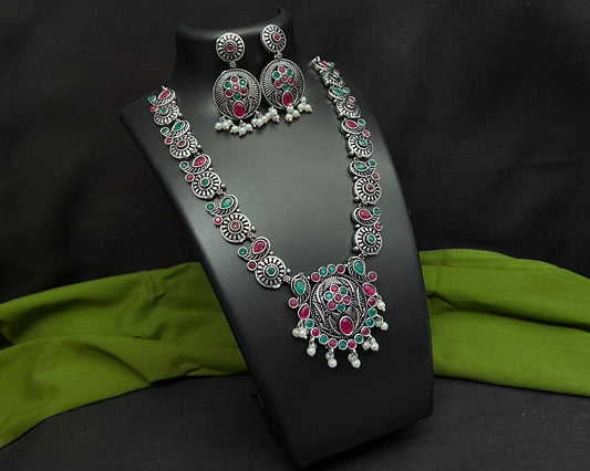 Necklace set with earrings