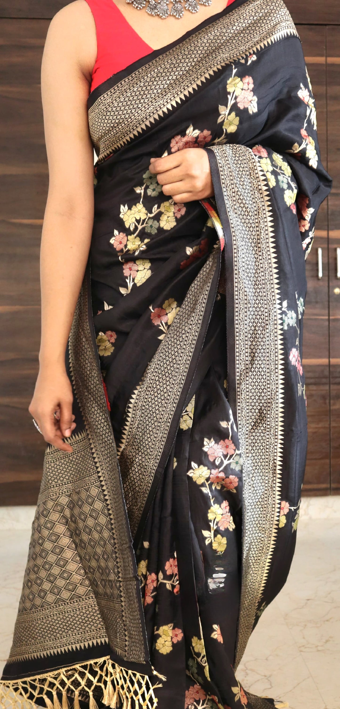 Munga silk saree with floral design- stitched blouse