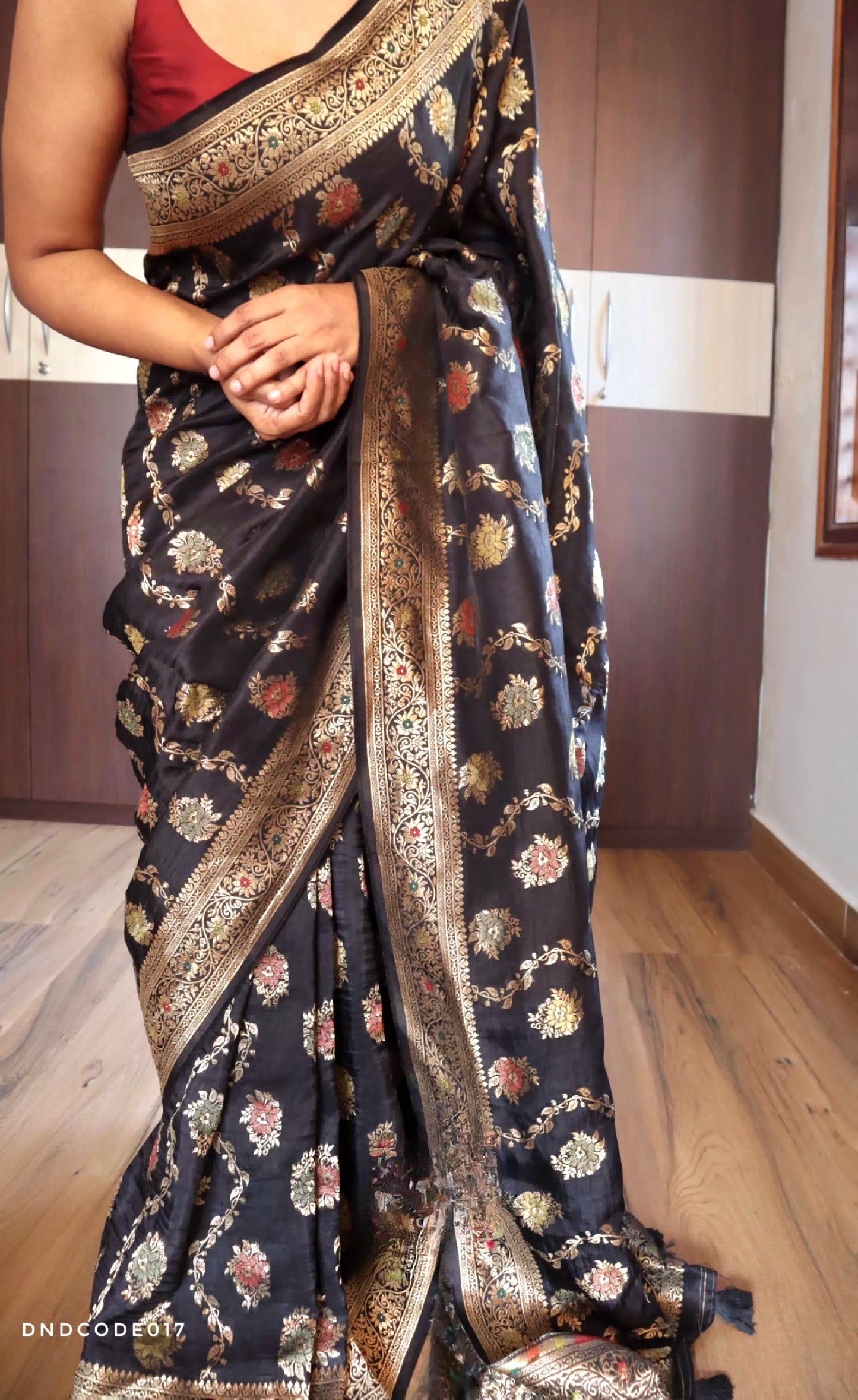 Munga banarasi silk saree with full body design- Stitched blouse available