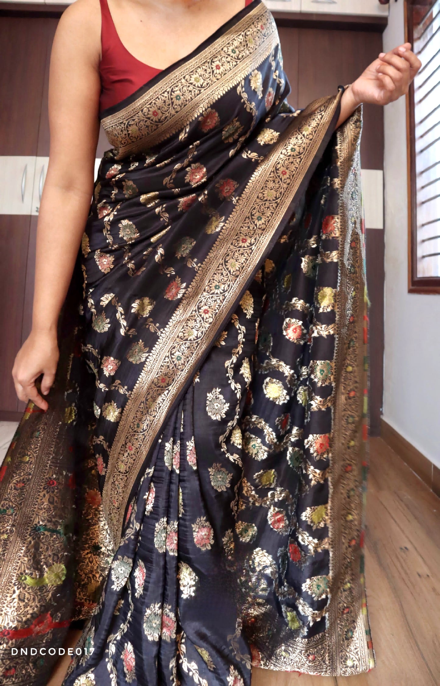 Munga banarasi silk saree with full body design- Stitched blouse available