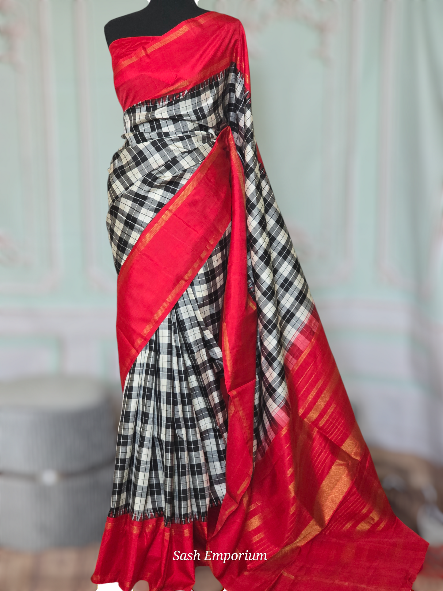 Pure Kancheepuram handwoven silk saree (black/red) with 2 gram jari traditional korvai pattern- with stitched blouse