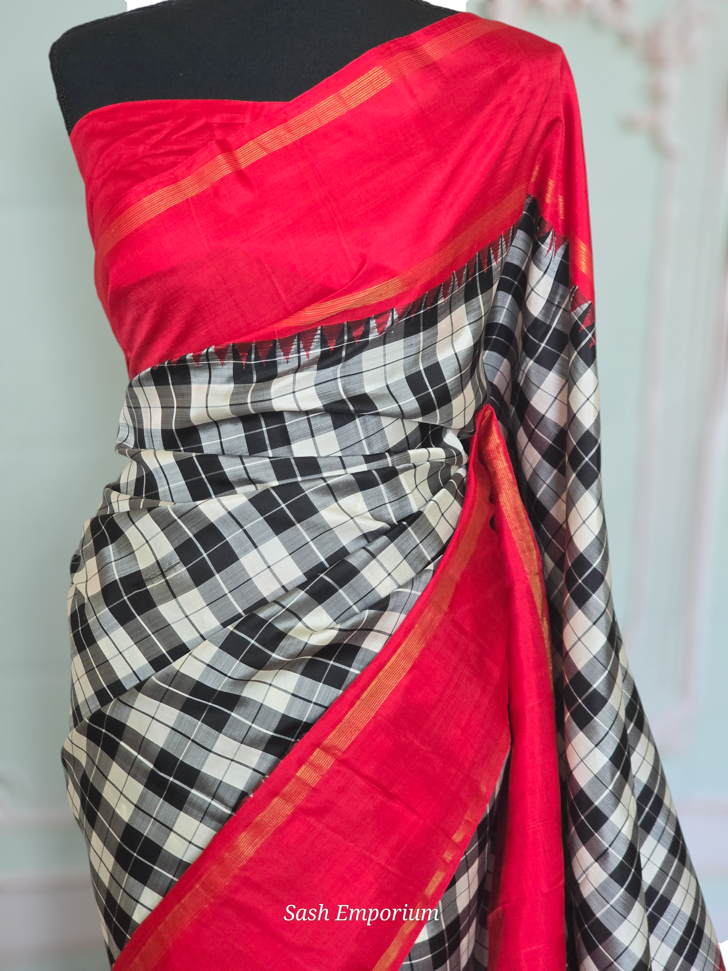 Pure Kancheepuram handwoven silk saree (black/red) with 2 gram jari traditional korvai pattern- with stitched blouse