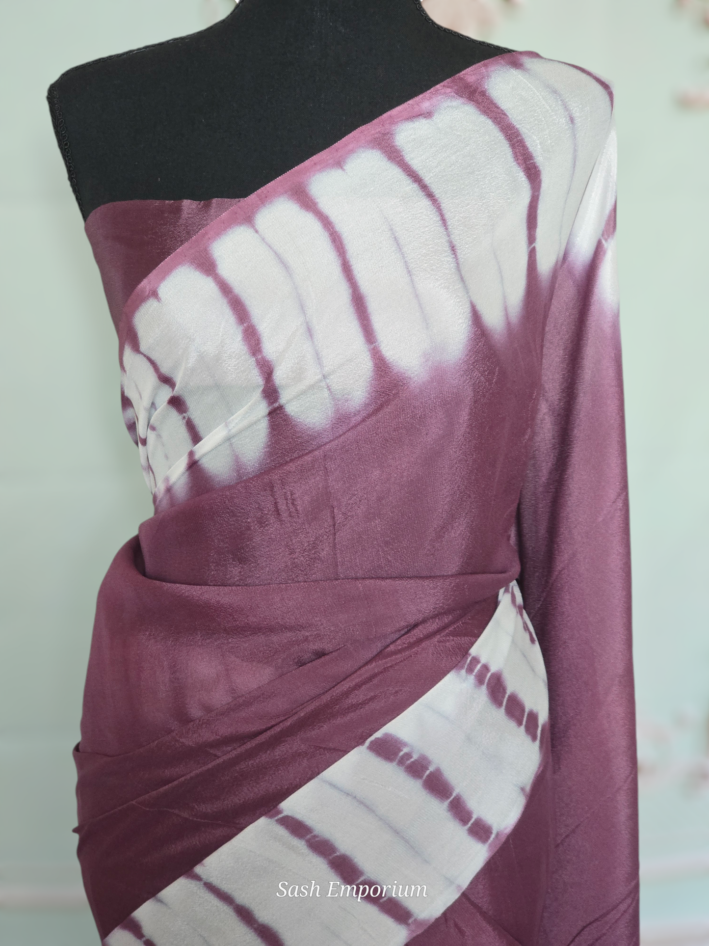 Crape chiffon saree with off white border- stitched blouse