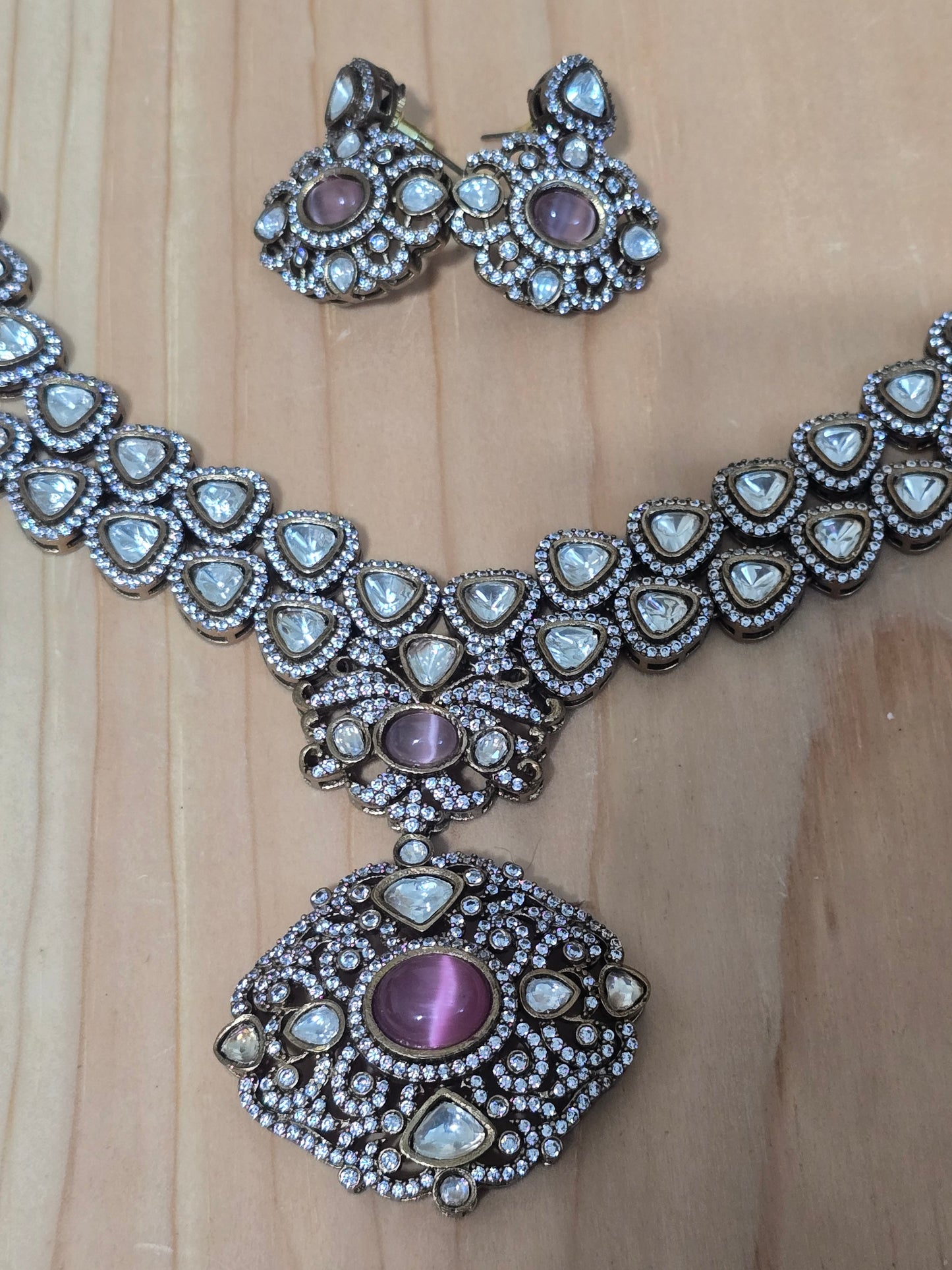 Kundan necklace with earrings