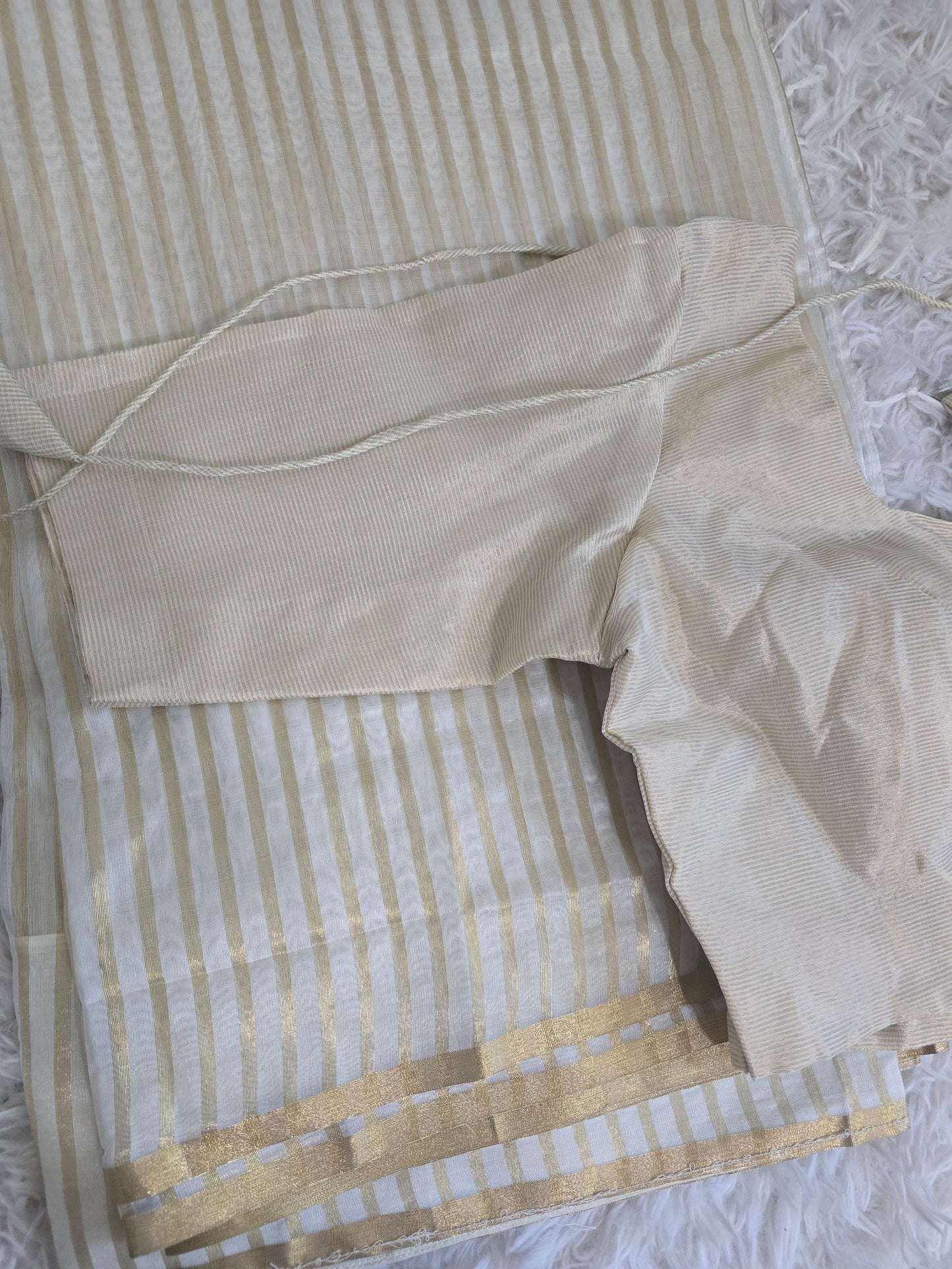 Semi organza saree with stitched blouse(see the description)