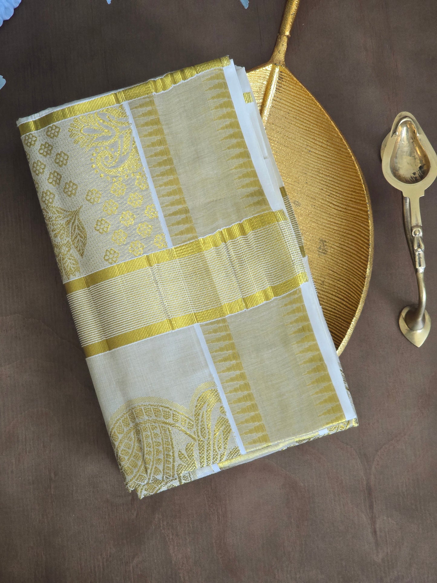 Tissue set saree with heavy pallu design