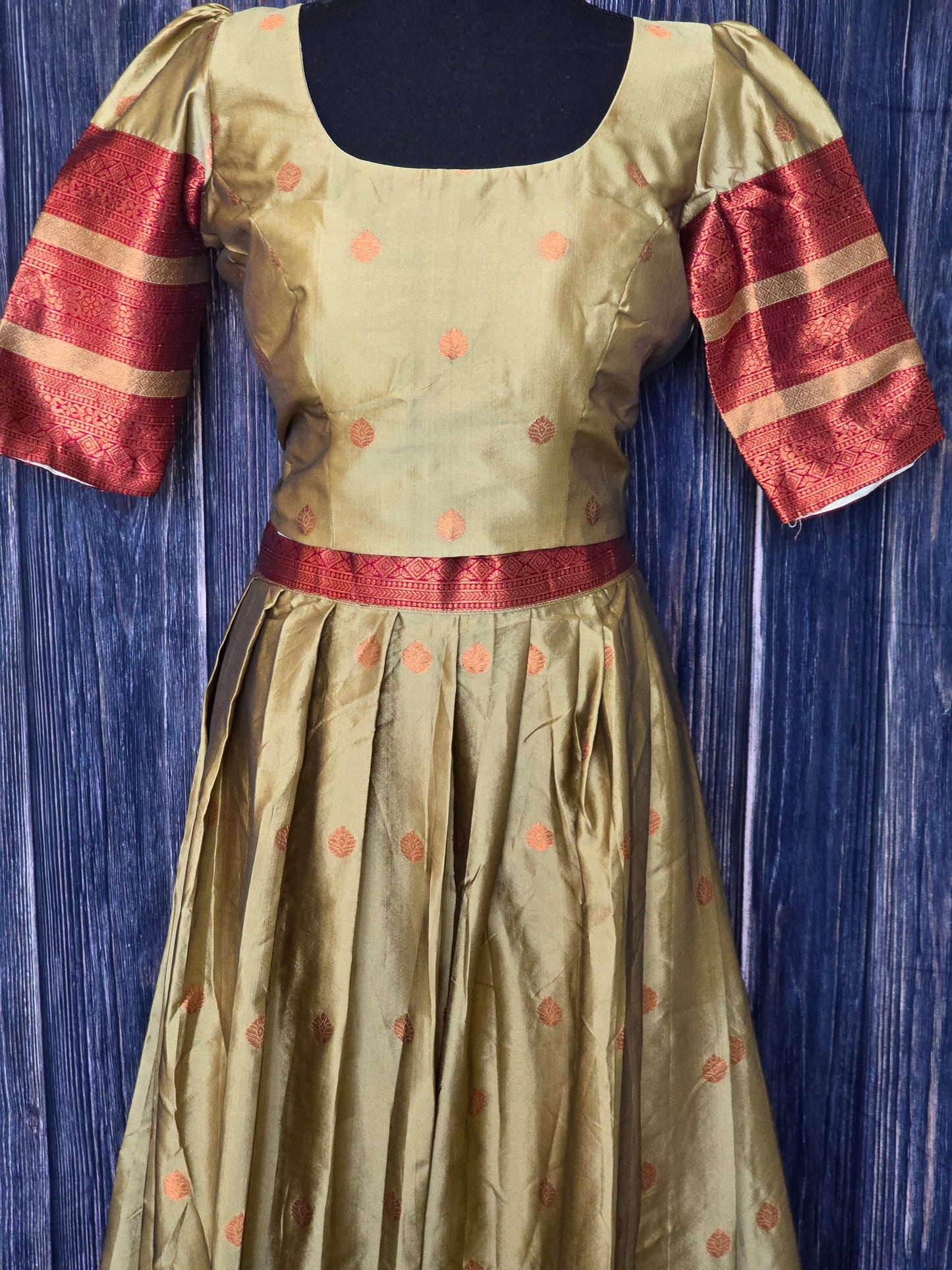 Stitched dhavani set Light gold/brown