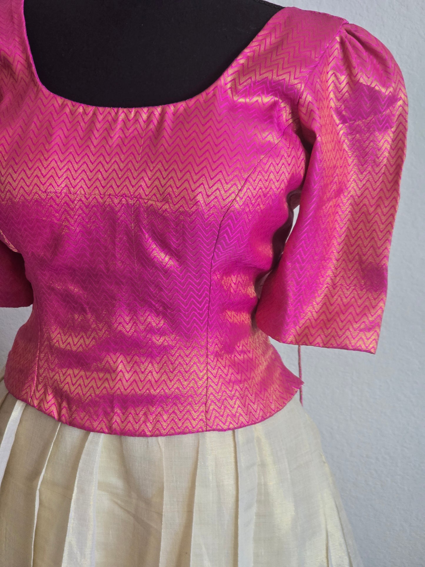 Onam skirt (kasav 6')and top (size in the description )